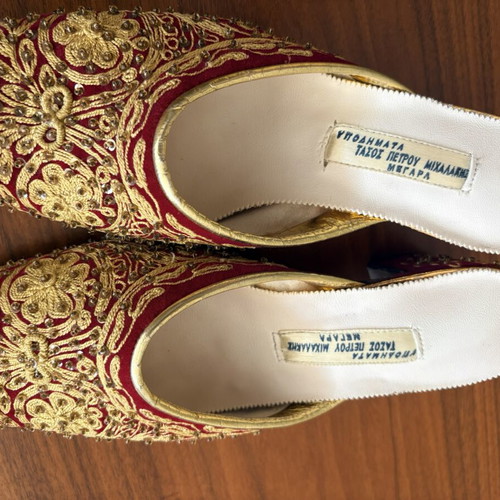 Velvet gold-embroidered handmade pasoumia slippers, size 39