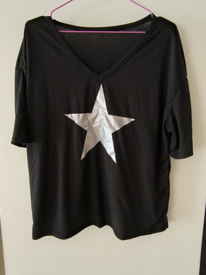 Mako T-shirt with star print new, one size, black and silver
