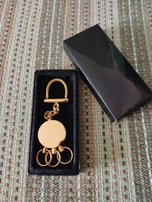 Deluxe keychain with case, like new, gold tone