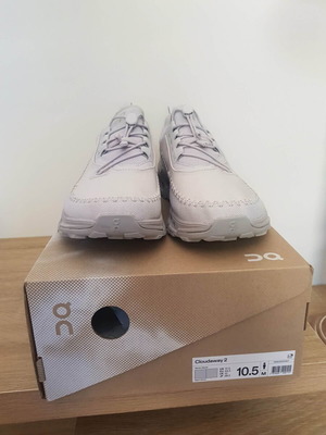 On Cloudaway 2 shoes like new, size 44.5, white
