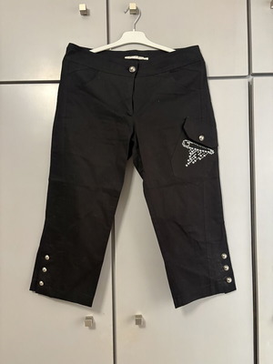 Black Capri Pants women's large with strass detail and decorative buttons like new