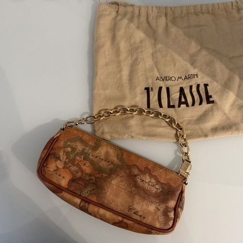 Alviero Martini 1a Classe shoulder bag like new, Geo Classic design