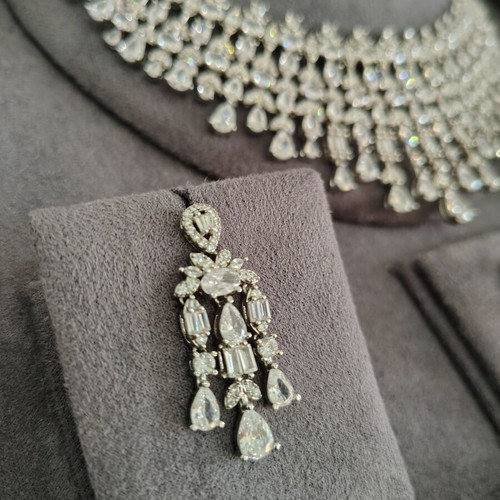 Jewelry set with zircon, like new, silver color, 4 pieces