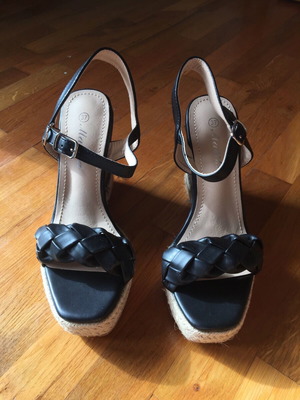 Platform sandals like new, size 37, black