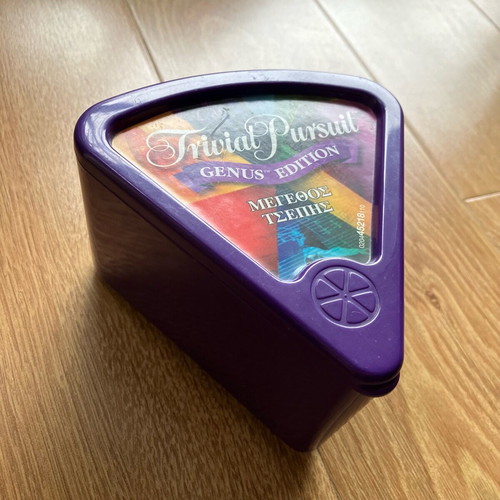 Trivial Pursuit Genus Edition board game like new, pocket size