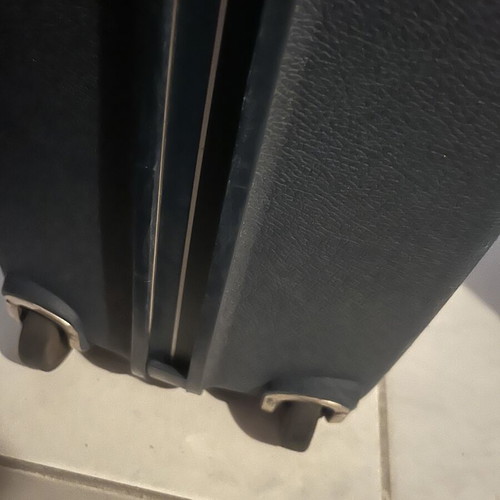 Samsonite large suitcase like new, blue, hard shell with wheels