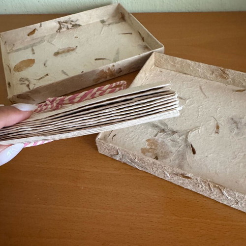 Letter writing set with dried flowers, new, 9 envelopes and sheets