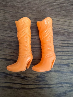 Hasbro Barbie Fashionistas orange riding boots used