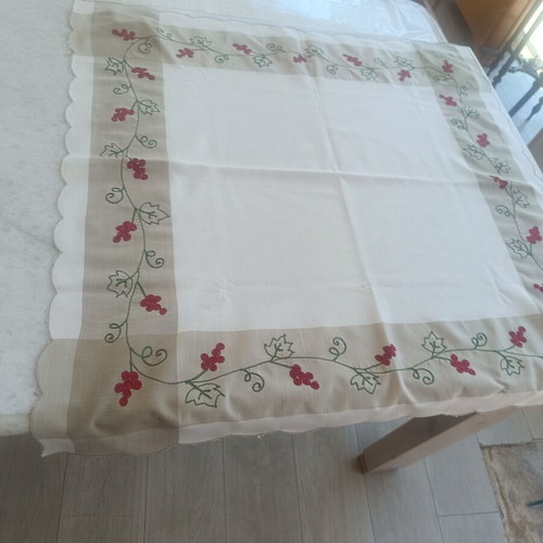 Vintage embroidered tablecloth 83×83 cm used, white with grape design