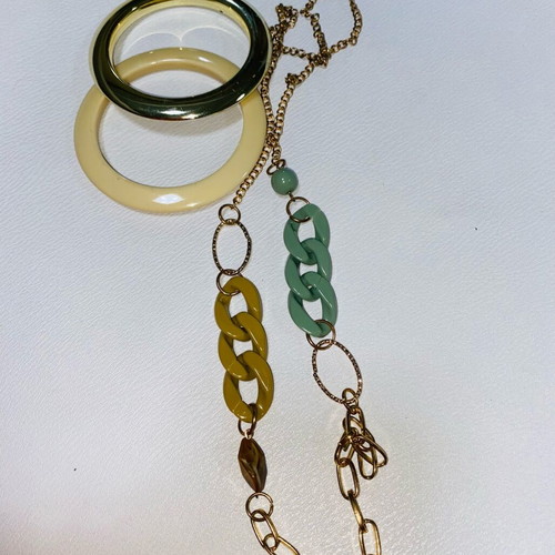 Women's bracelet and necklace set used, gold color
