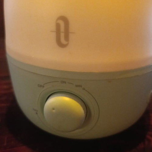 Aromatherapy Humidifier with LED Night Light, like new