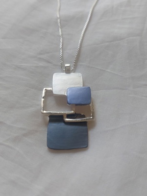 Geometric Blue necklace like new, modern design in silver and blue