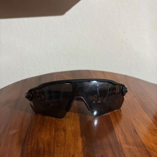 Oakley UV400 sunglasses, black