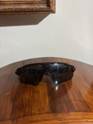 Oakley UV400 sunglasses, black