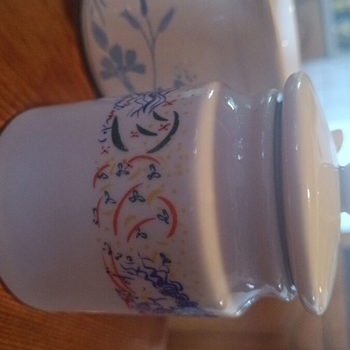 Tea and coffee set like new with creamer and sugar container