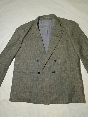 Suit with checkered pattern in gray, like new