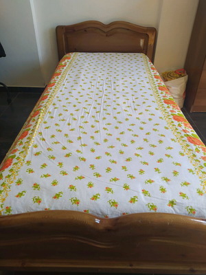 Κρεβάτι μονό μεταχειρισμένο χωρίς στρώμα