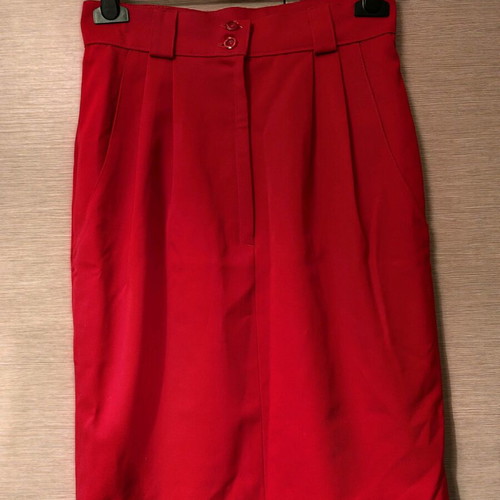 Red skirt like new, 100% wool super worsted gabardine, size S