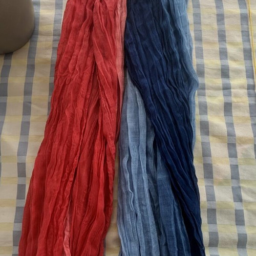 Scarf set like new, blue and red