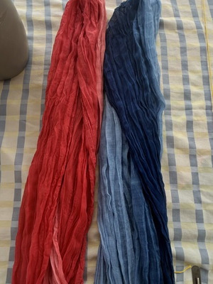 Scarf set like new, blue and red