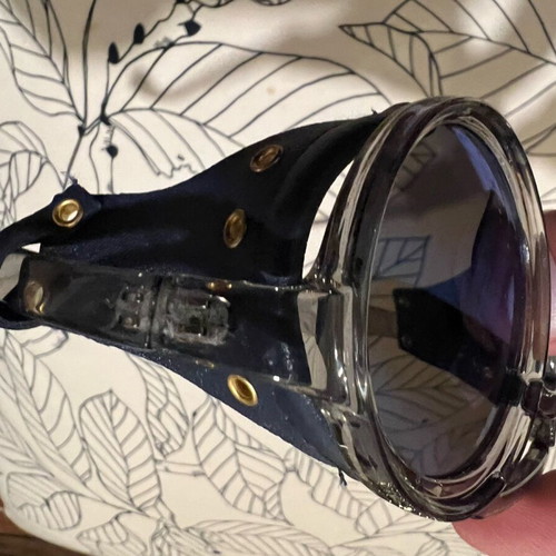 Round retro vintage sunglasses new with leather covers