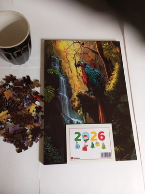 Ημερολόγιο τοίχου καινούργιο με UV εκτύπωση και δώρο παζλ