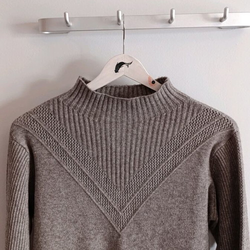 Long women's sweater like new, size M, beige