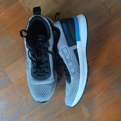 Men's athletic shoes used, size 44, black and gray