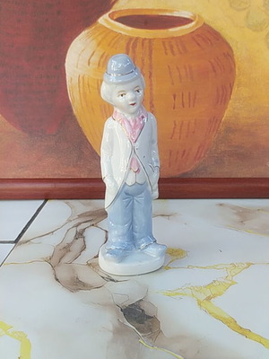 Porcelain decorative figure