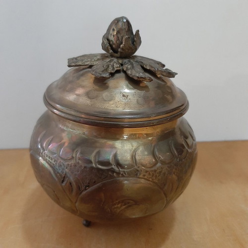 Copper fondue pot like new with patina and engraved details