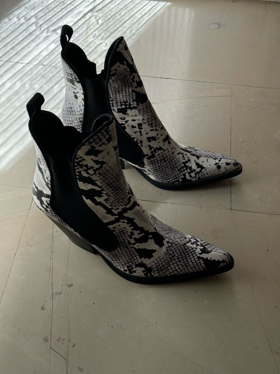 Zara snake print cowboy ankle boots 40 00 Vendora
