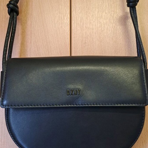 Dkny black leather crossbody bag like new with knot design strap