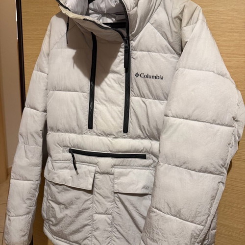 Columbia jacket like new, white with special inner lining for ski use