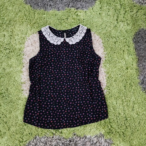 New Look blouse with crocheted collar and roses pattern, new, size M