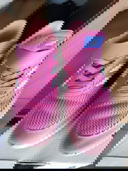 παπούτσια adidas