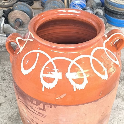 Ceramic kiupi used for decoration or oil