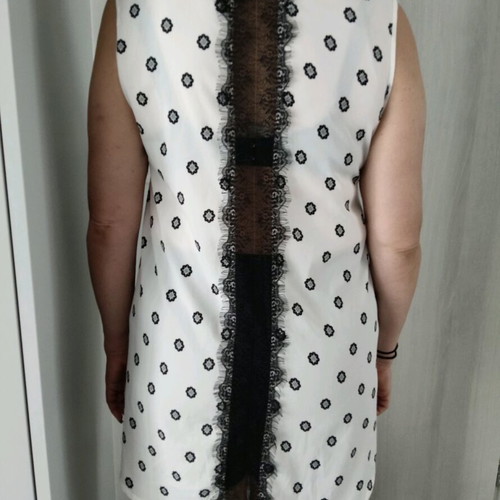 Queen Fashion sleeveless black and white blouse new, size large