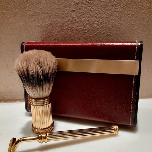 Vintage luxury shaving set like new with leather case