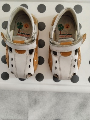 Pablosky leather sandals size 21 like new