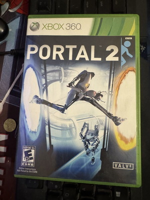 Portal 2 Xbox 360 game like new puzzle