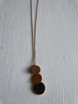 Necklace pink gold with black color stainless like new