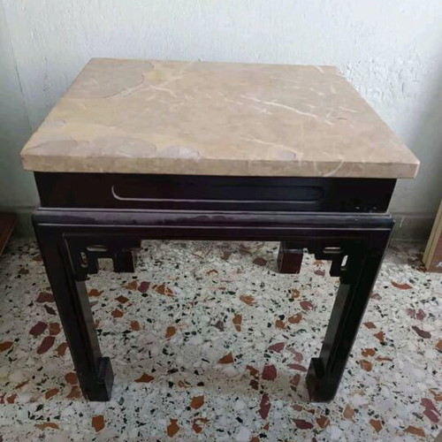 Vintage coffee table like new 40x40
