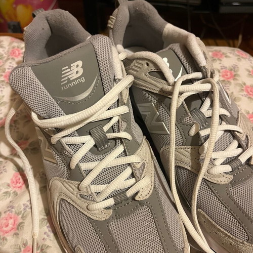 New Balance sneakers size 42.5, new, gray and white