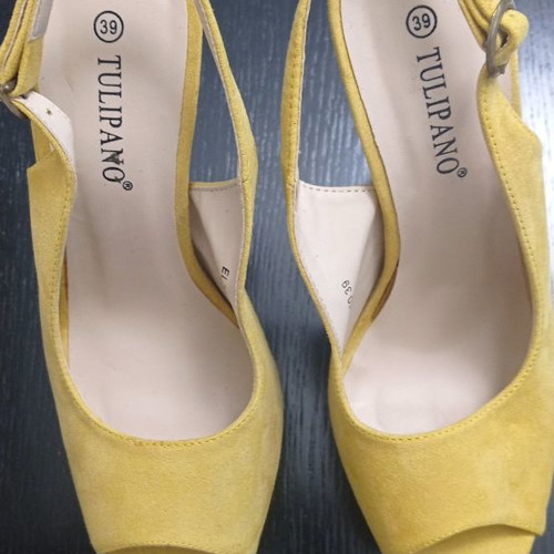 Yellow suede leather sandals used with 15 cm heel