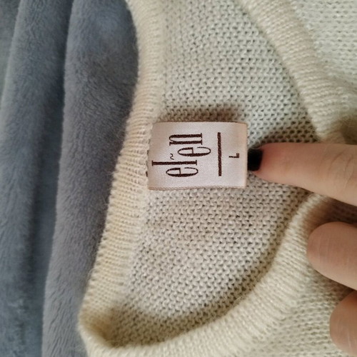 White-cream pullover size L like new