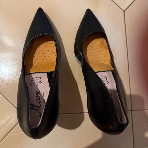 Mark Milan 39 leather pumps like new black