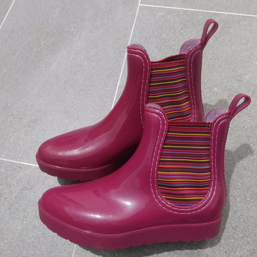 Galotses used dark fuchsia with striped detail size 38-39