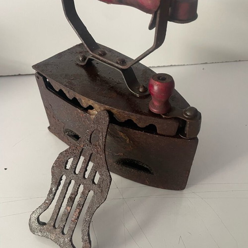 Charcoal iron used from 1968 with placement grate