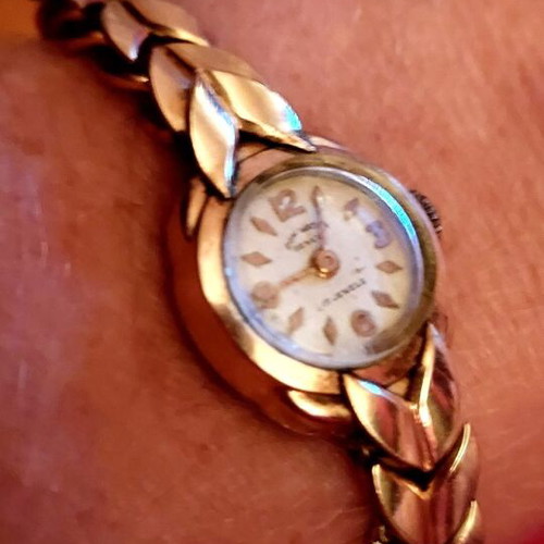 Row Watch vintage women's gold watch like new