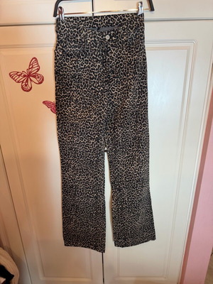 Leopard print jeans new XS